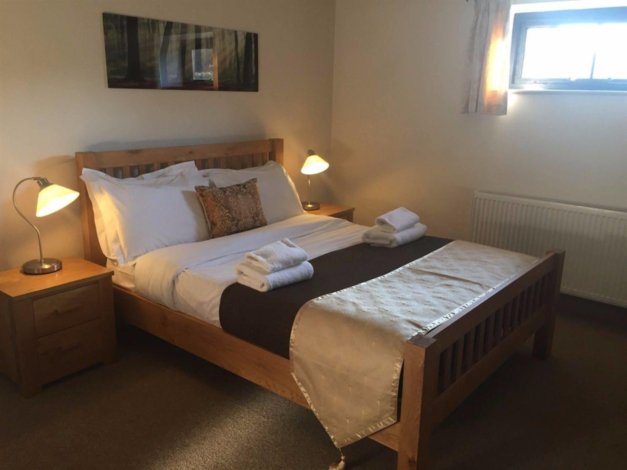 The Dean Ale & Cider House Hotell Chichester Exteriör bild