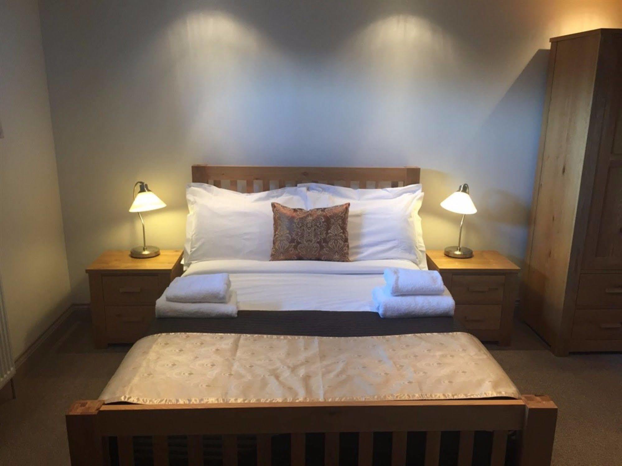 The Dean Ale & Cider House Hotell Chichester Exteriör bild