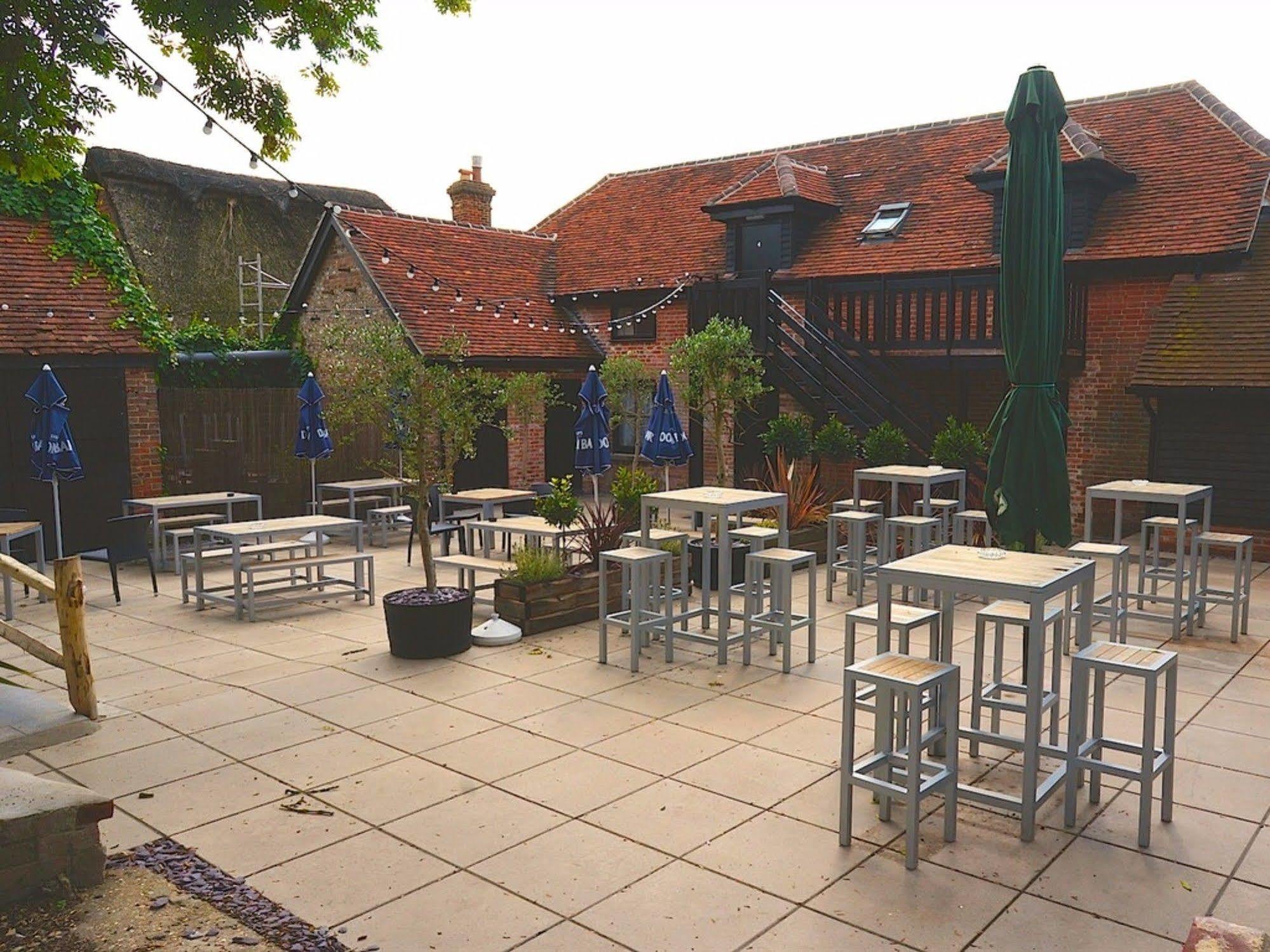 The Dean Ale & Cider House Hotell Chichester Exteriör bild
